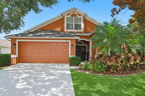 2708 Valencia Grove Dr, Valrico, FL 33596