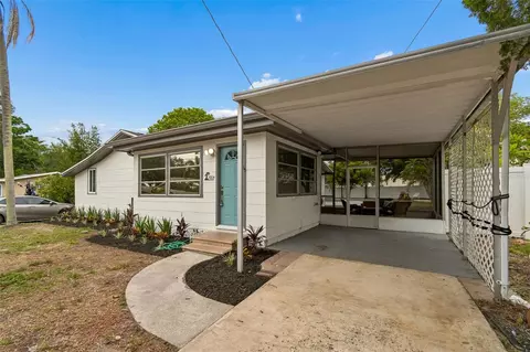 Exterior - 1004 Washington Ave, Largo, FL 33770 photo 2 of 7
