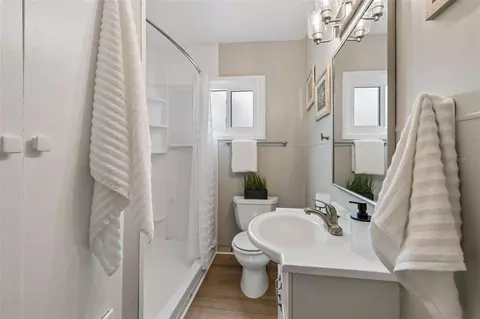 Bath - 1004 Washington Ave, Largo, FL 33770 photo 1 of 1