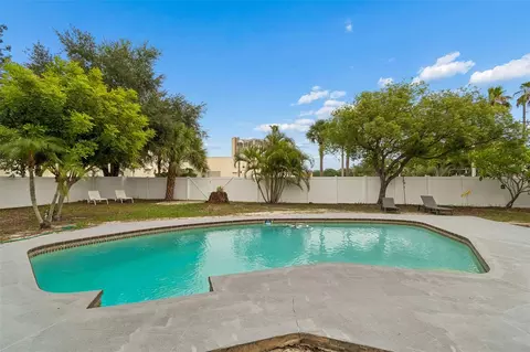 Exterior - 1004 Washington Ave, Largo, FL 33770 photo 5 of 7