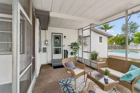 Exterior - 1004 Washington Ave, Largo, FL 33770 photo 3 of 7
