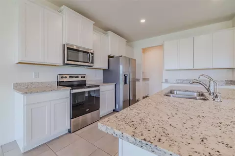 Kitchen - 13090 Brookside Moss Dr, Riverview, FL 33579 photo 1 of 4