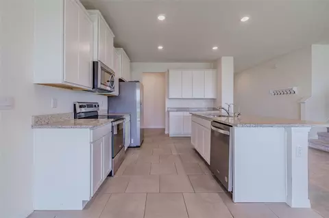 Kitchen - 13090 Brookside Moss Dr, Riverview, FL 33579 photo 2 of 4