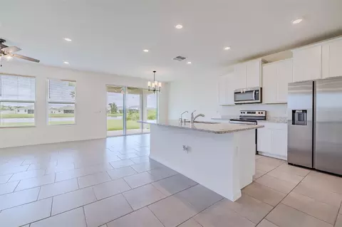 Kitchen - 13090 Brookside Moss Dr, Riverview, FL 33579 photo 4 of 4