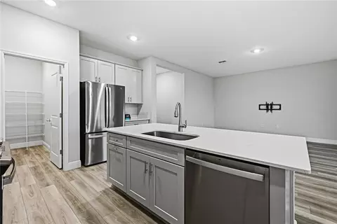 Kitchen - 12253 Cattleside Dr, Riverview, FL 33579 photo 5 of 6