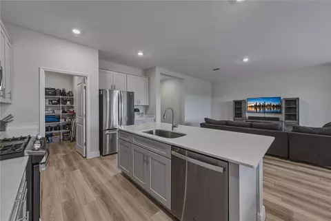 Kitchen - 12253 Cattleside Dr, Riverview, FL 33579 photo 7 of 8