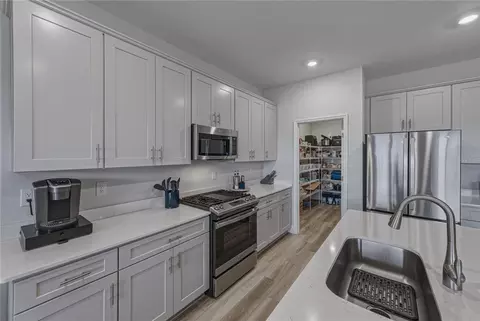 Kitchen - 12253 Cattleside Dr, Riverview, FL 33579 photo 8 of 8