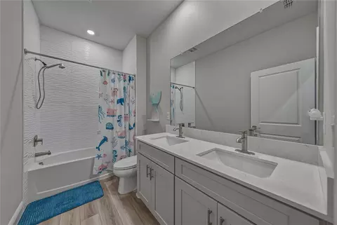 Bath - 12253 Cattleside Dr, Riverview, FL 33579 photo 2 of 5
