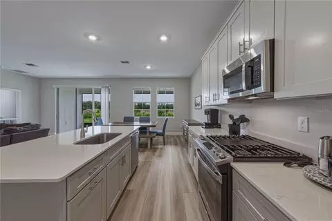Kitchen - 12253 Cattleside Dr, Riverview, FL 33579 photo 5 of 8
