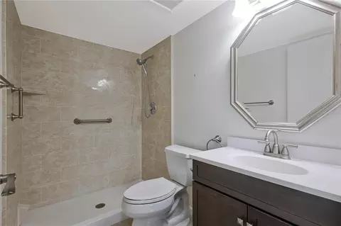 Bath - 3367 Crystal Ct E #E, Palm Harbor, FL 34685 photo 1 of 2
