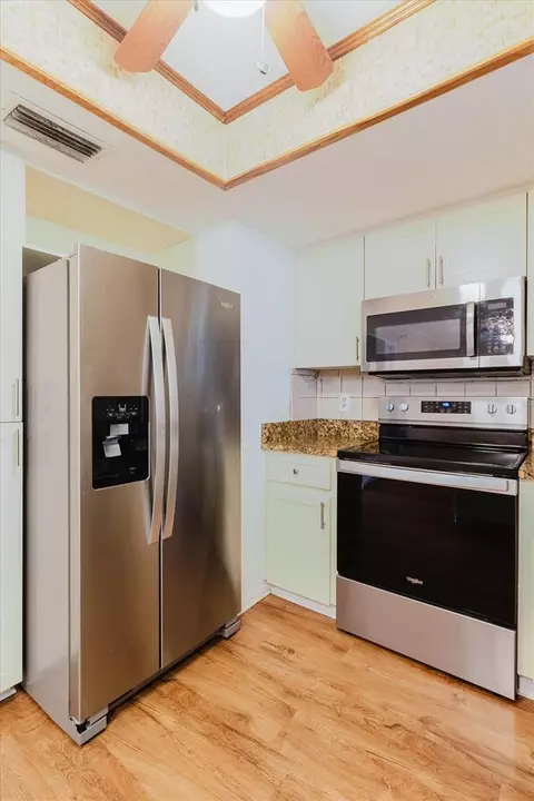 Kitchen - 1201 Cara Dr, Largo, FL 33771 photo 6 of 10