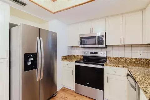 Kitchen - 1201 Cara Dr, Largo, FL 33771 photo 5 of 10