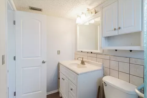 Bath - 1201 Cara Dr, Largo, FL 33771 photo 4 of 4