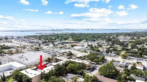 2525 W Bay Dr #D13, Largo, FL 33770