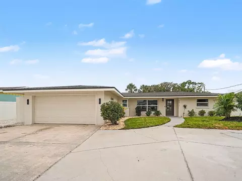 9911 Royal Palm Dr, Bradenton, FL 34210