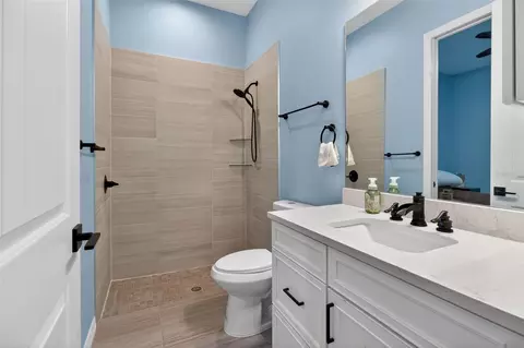 Bath - 11560 110th Ave, Largo, FL 33778 photo 6 of 6