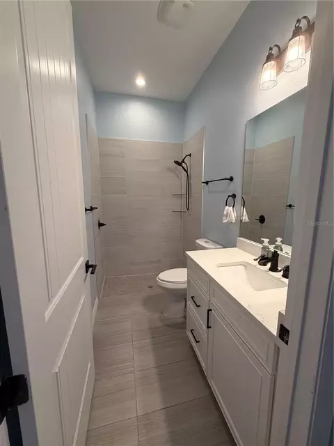 Bath - 11560 110th Ave, Largo, FL 33778 photo 4 of 6