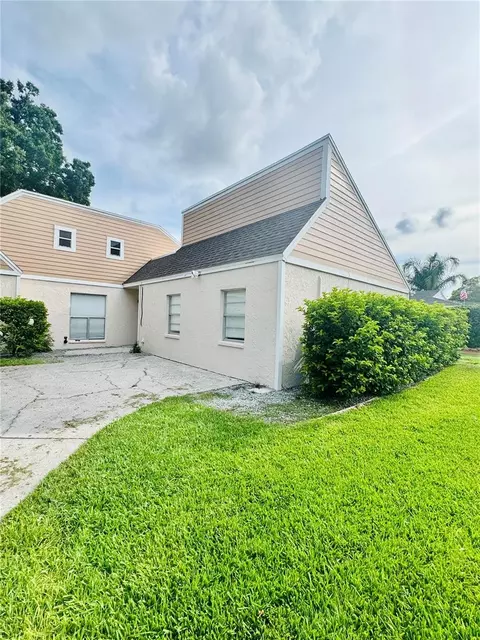 17708 Rivendel Rd, Lutz, FL 33549