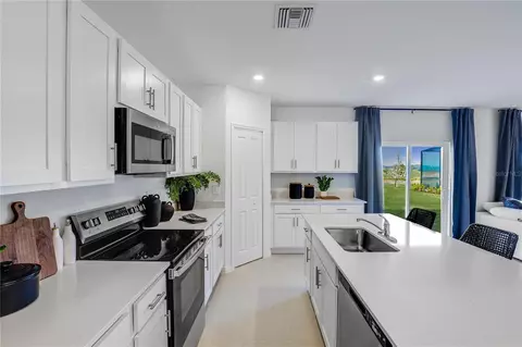Kitchen - 3616 Ambersweet Xing, Parrish, FL 34219 photo 5 of 5