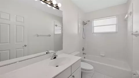 Bath - 3325 Indian Trl, Eustis, FL 32726 photo 3 of 3