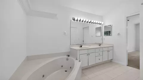 Bath - 3325 Indian Trl, Eustis, FL 32726 photo 2 of 3