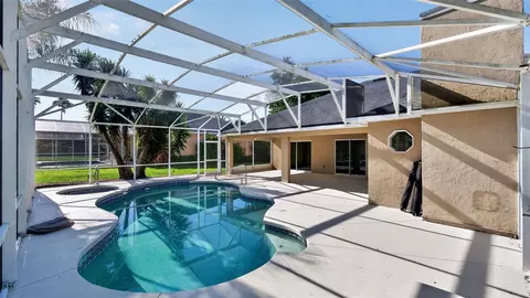 Exterior - 3325 Indian Trl, Eustis, FL 32726 photo 2 of 3
