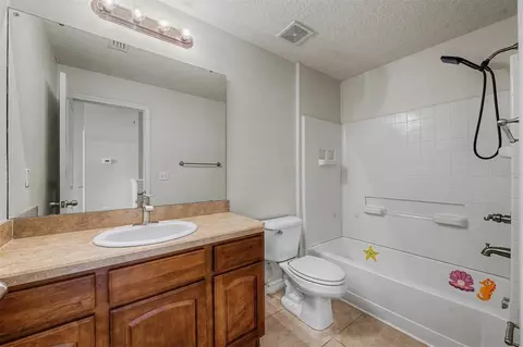 Bath - 6754 Eagle Feather Dr, Riverview, FL 33578 photo 4 of 4