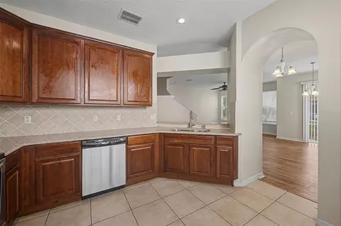 Kitchen - 6754 Eagle Feather Dr, Riverview, FL 33578 photo 4 of 5