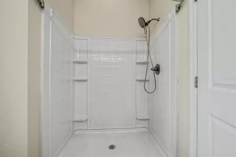 Bath - 6754 Eagle Feather Dr, Riverview, FL 33578 photo 3 of 4