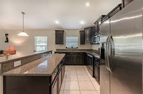 Kitchen - 12116 Echo Basin Cv, Riverview, FL 33579 photo 2 of 3