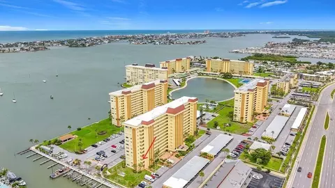 4550 Cove Cir #302, Saint Petersburg, FL 33708