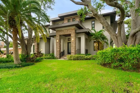 4905 W Spring Lake Dr, Tampa, FL 33629