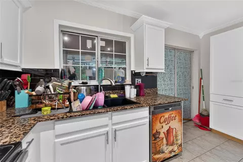 Kitchen - 10818 Brickside Ct, Riverview, FL 33579 photo 4 of 5