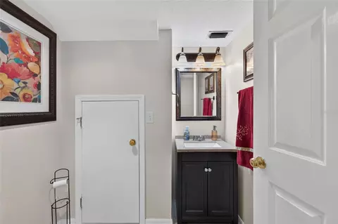 Bath - 10818 Brickside Ct, Riverview, FL 33579 photo 2 of 7