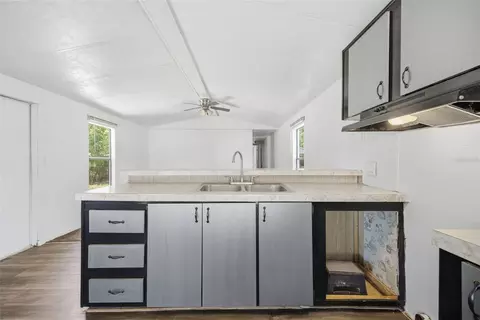 Kitchen - 11410 Thomas Rd, Seffner, FL 33584 photo 5 of 6