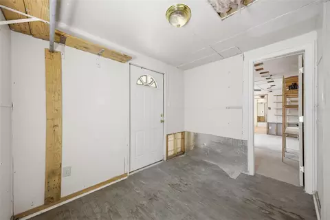 Entry Way - 11410 Thomas Rd, Seffner, FL 33584 photo 2 of 2