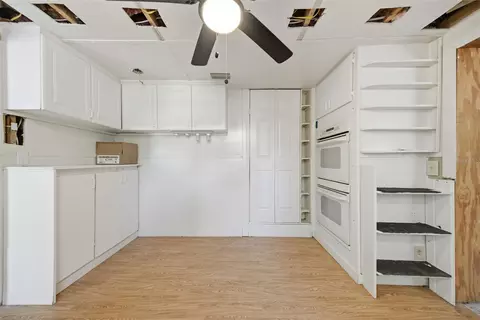 Kitchen - 11410 Thomas Rd, Seffner, FL 33584 photo 3 of 6