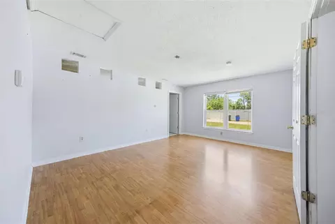 Living - 11410 Thomas Rd, Seffner, FL 33584 photo 6 of 9