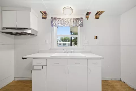 Kitchen - 11410 Thomas Rd, Seffner, FL 33584 photo 4 of 6