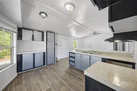 Kitchen - 11410 Thomas Rd, Seffner, FL 33584 photo 6 of 6