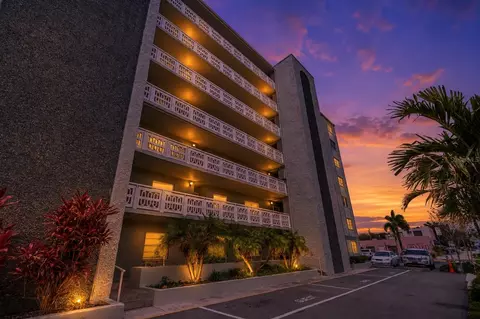 7321 Central Ave #407, Saint Petersburg, FL 33710