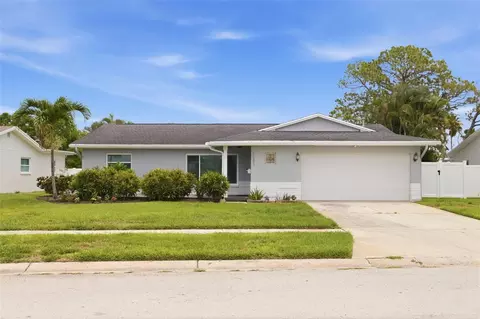 6085 Tanglewood Dr NE, Saint Petersburg, FL 33703