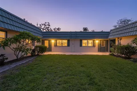 1811 Bedford Ln #153, Sun City Center, FL 33573