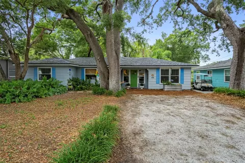 818 Wilkie St, Dunedin, FL 34698
