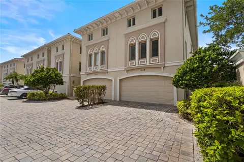 1008 Paseo Del Rio NE, Saint Petersburg, FL 33702