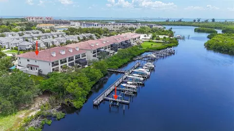 1008 Paseo Del Rio NE, Saint Petersburg, FL 33702