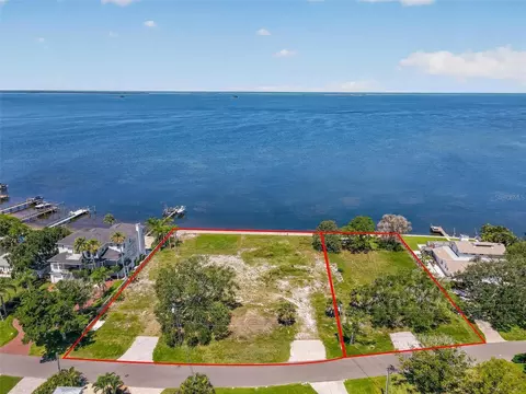 621 N Mayo St, Crystal Beach, FL 34681