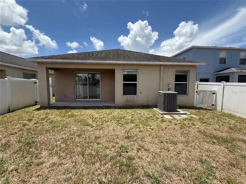 Exterior - 1970 Hawks View Dr, Ruskin, FL 33570 photo 2 of 3