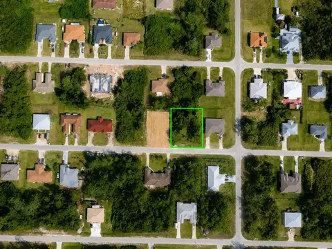 52045206 27th St SW, Lehigh Acres, FL 33973