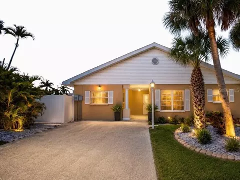 210 84th St, Bradenton Beach, FL 34217